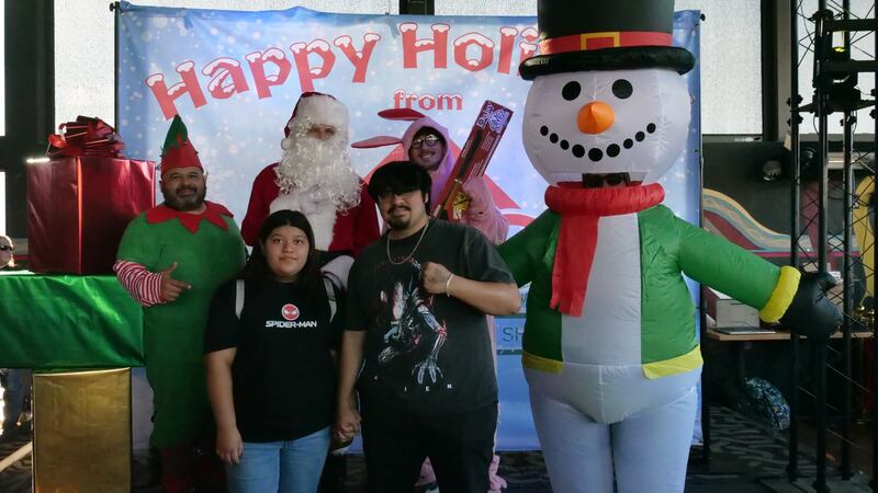 Download your raw, unedited FREE Christmas Photos here!