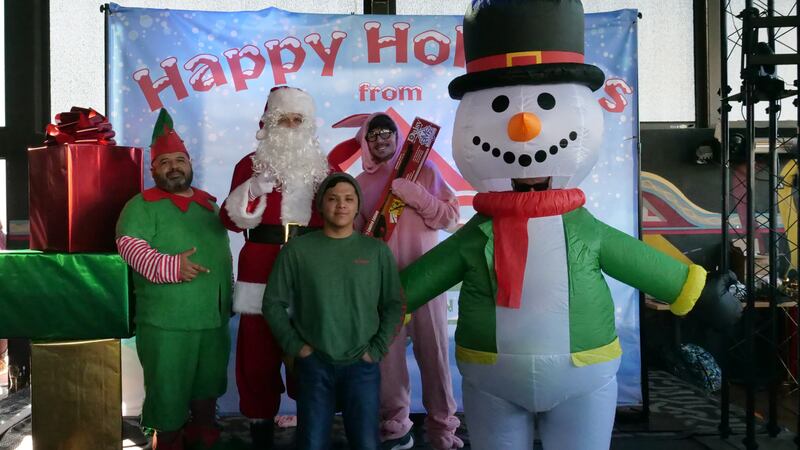 Download your raw, unedited FREE Christmas Photos here!