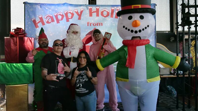 Download your raw, unedited FREE Christmas Photos here!