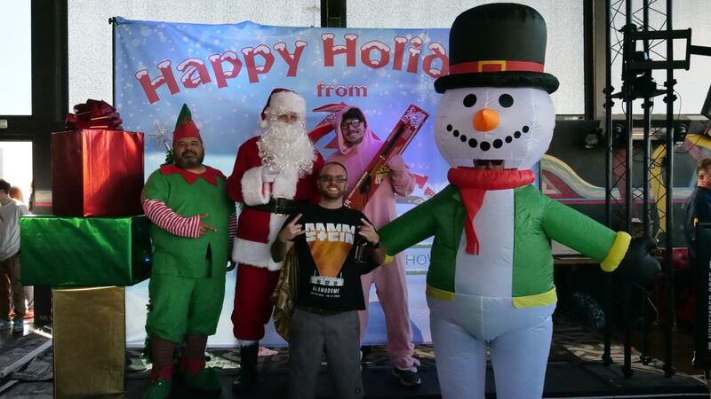 Download your raw, unedited FREE Christmas Photos here!