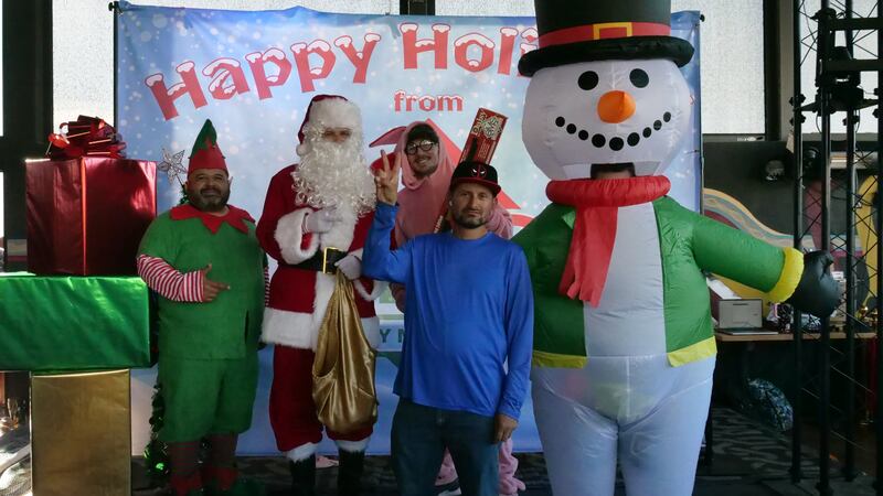 Download your raw, unedited FREE Christmas Photos here!