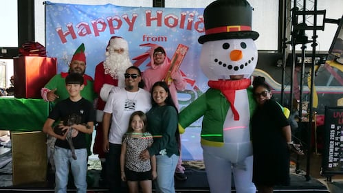 Download your raw, unedited FREE Christmas Photos here!