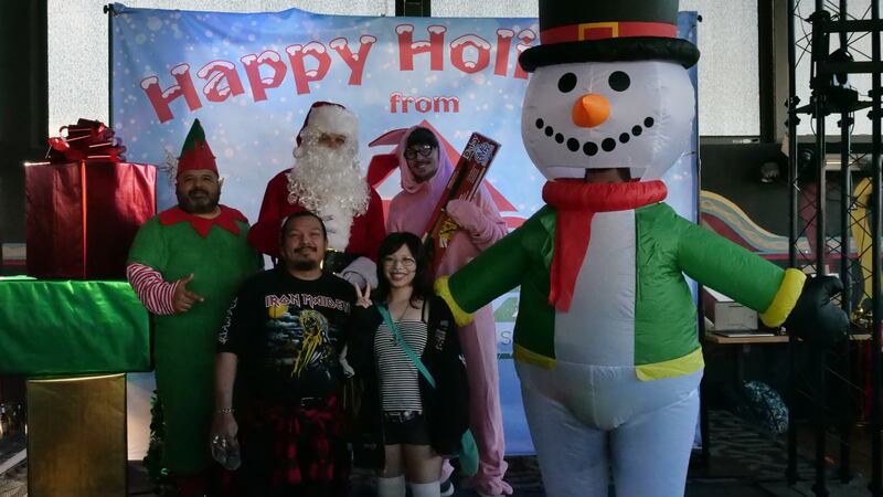 Download your raw, unedited FREE Christmas Photos here!