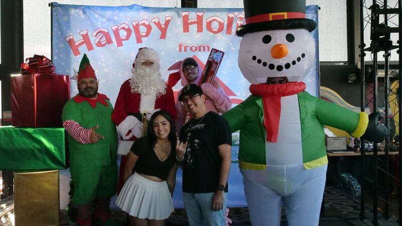 Download your raw, unedited FREE Christmas Photos here!