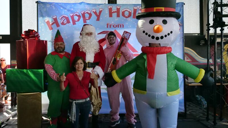 Download your raw, unedited FREE Christmas Photos here!