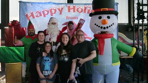 Download your raw, unedited FREE Christmas Photos here!