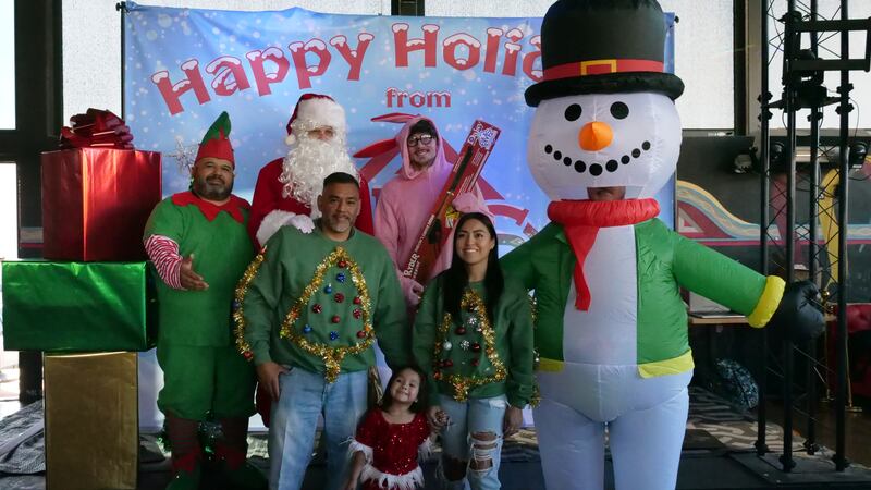 Download your raw, unedited FREE Christmas Photos here!