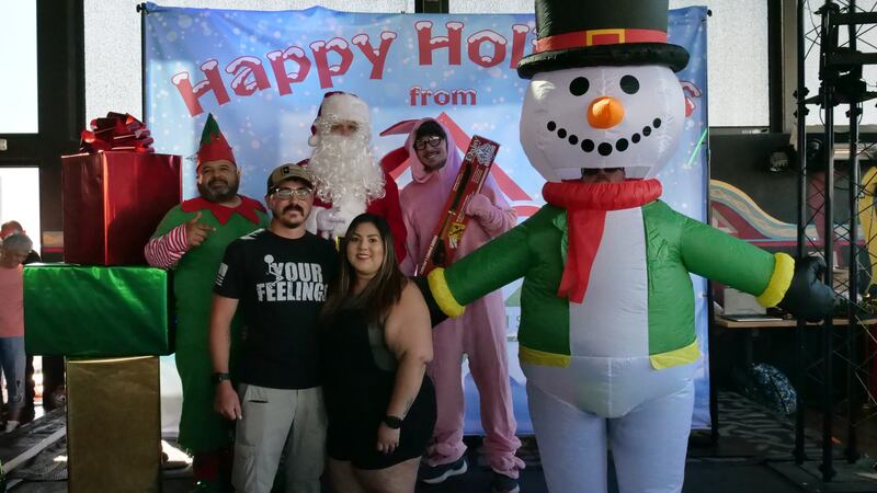 Download your raw, unedited FREE Christmas Photos here!