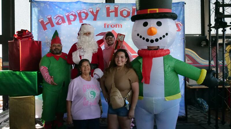 Download your raw, unedited FREE Christmas Photos here!