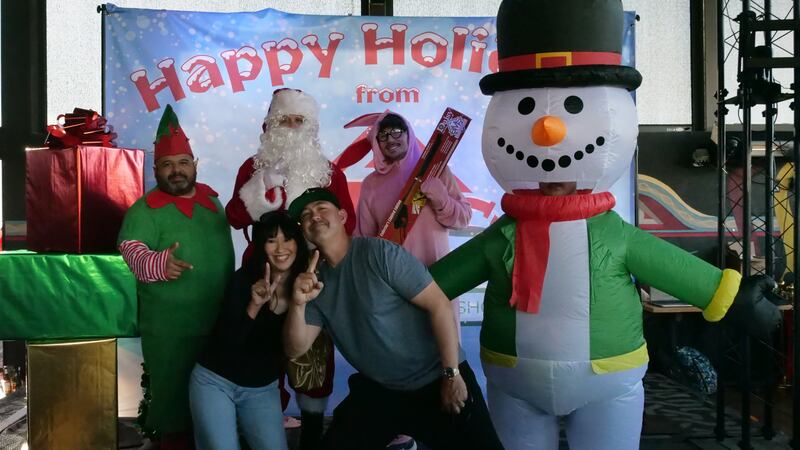 Download your raw, unedited FREE Christmas Photos here!