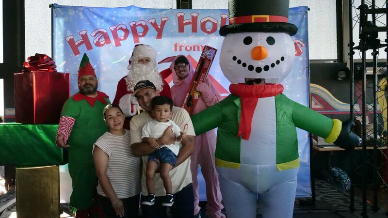 Download your raw, unedited FREE Christmas Photos here!