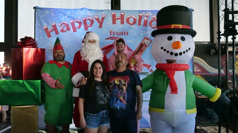 Download your raw, unedited FREE Christmas Photos here!