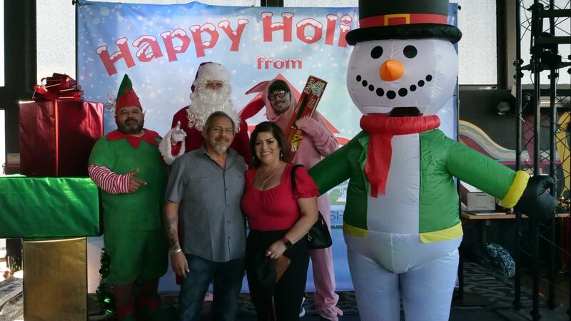 Download your raw, unedited FREE Christmas Photos here!