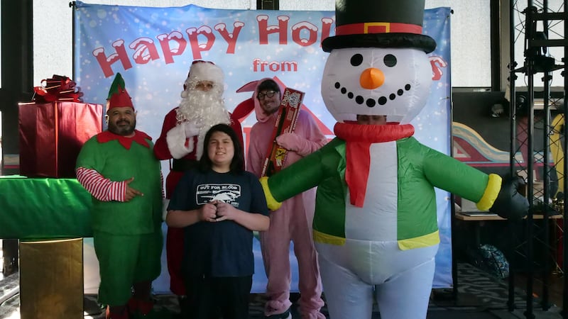 Download your raw, unedited FREE Christmas Photos here!