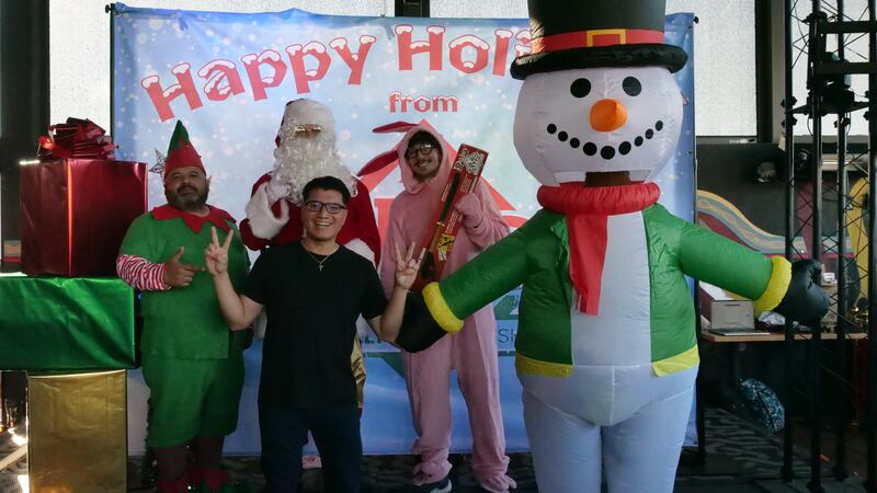 Download your raw, unedited FREE Christmas Photos here!