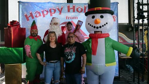 Download your raw, unedited FREE Christmas Photos here!