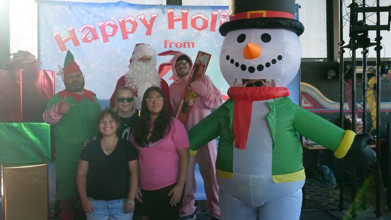 Download your raw, unedited FREE Christmas Photos here!