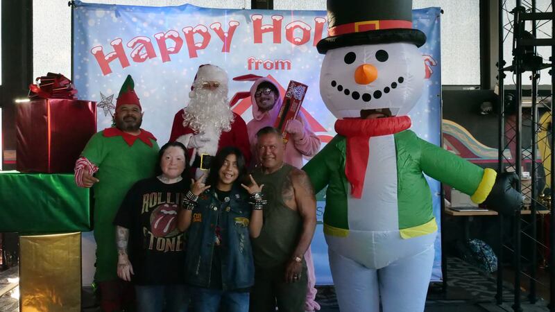 Download your raw, unedited FREE Christmas Photos here!