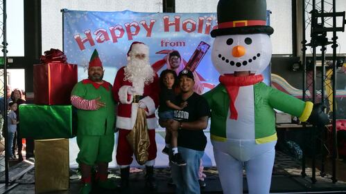 Download your raw, unedited FREE Christmas Photos here!