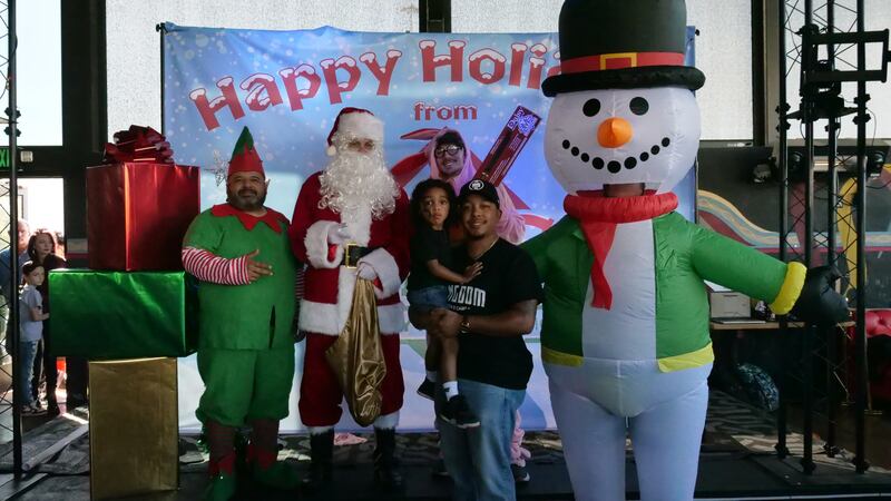 Download your raw, unedited FREE Christmas Photos here!