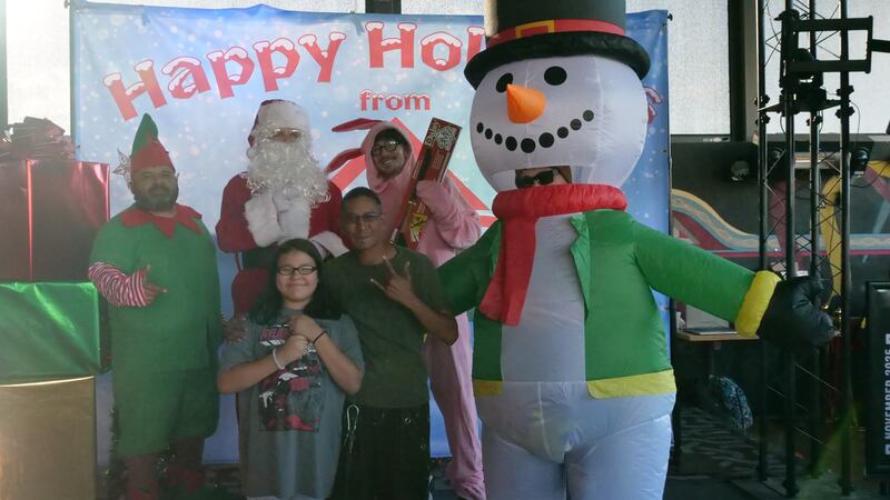 Download your raw, unedited FREE Christmas Photos here!