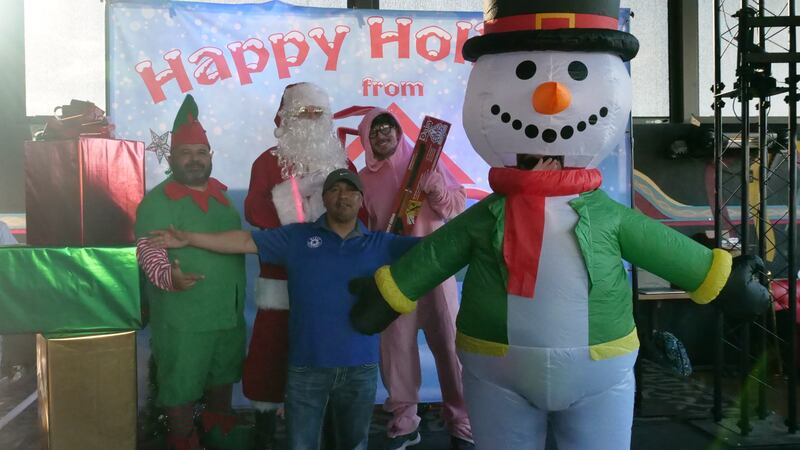 Download your raw, unedited FREE Christmas Photos here!