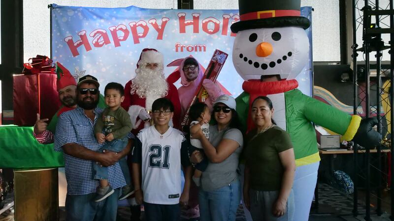 Download your raw, unedited FREE Christmas Photos here!