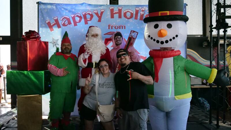 Download your raw, unedited FREE Christmas Photos here!