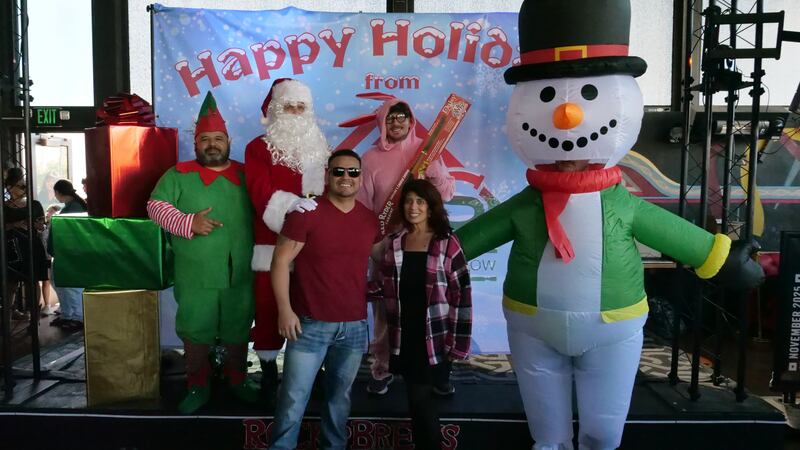 Download your raw, unedited FREE Christmas Photos here!