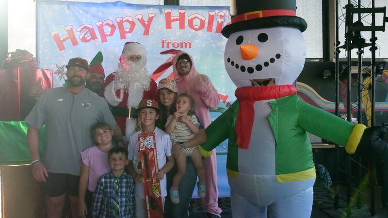 Download your raw, unedited FREE Christmas Photos here!