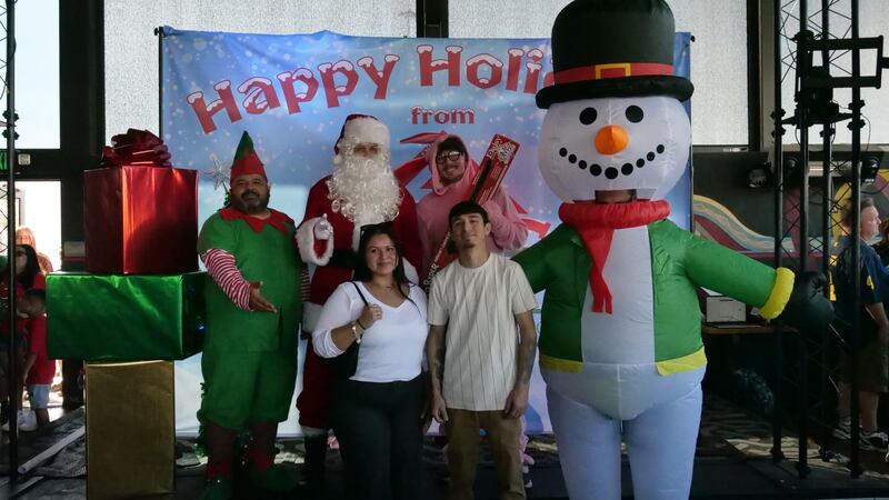 Download your raw, unedited FREE Christmas Photos here!