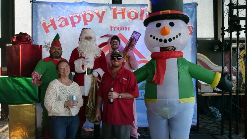 Download your raw, unedited FREE Christmas Photos here!