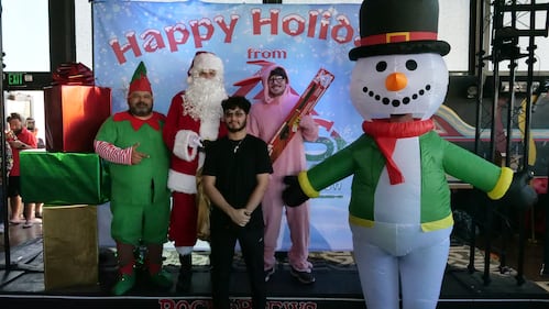 Download your raw, unedited FREE Christmas Photos here!