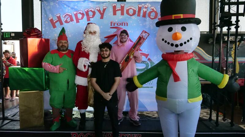 Download your raw, unedited FREE Christmas Photos here!