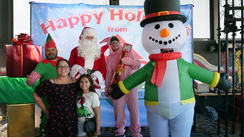 Download your raw, unedited FREE Christmas Photos here!