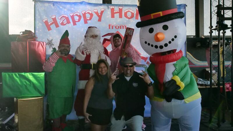 Download your raw, unedited FREE Christmas Photos here!