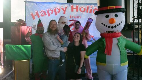 Download your raw, unedited FREE Christmas Photos here!