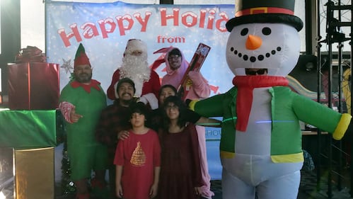 Download your raw, unedited FREE Christmas Photos here!