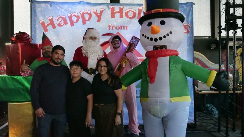 Download your raw, unedited FREE Christmas Photos here!