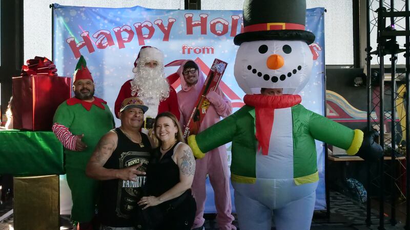 Download your raw, unedited FREE Christmas Photos here!