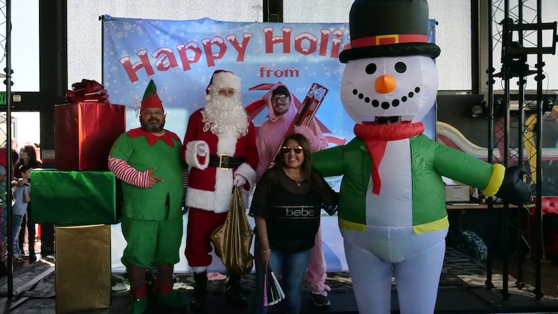 Download your raw, unedited FREE Christmas Photos here!