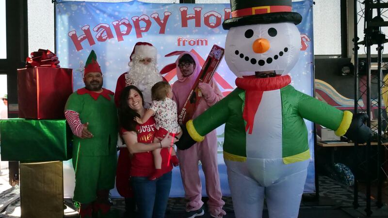 Download your raw, unedited FREE Christmas Photos here!