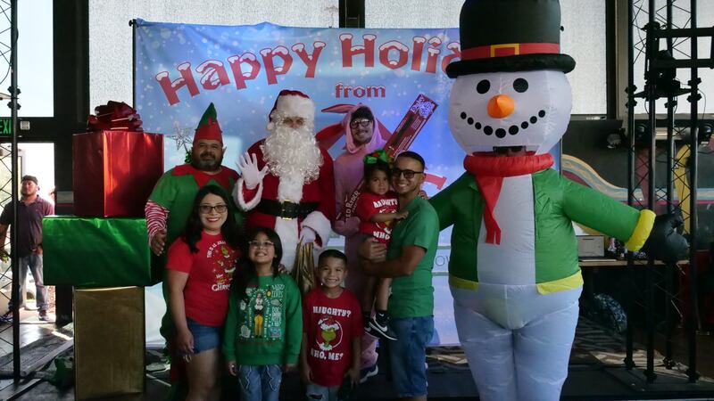 Download your raw, unedited FREE Christmas Photos here!