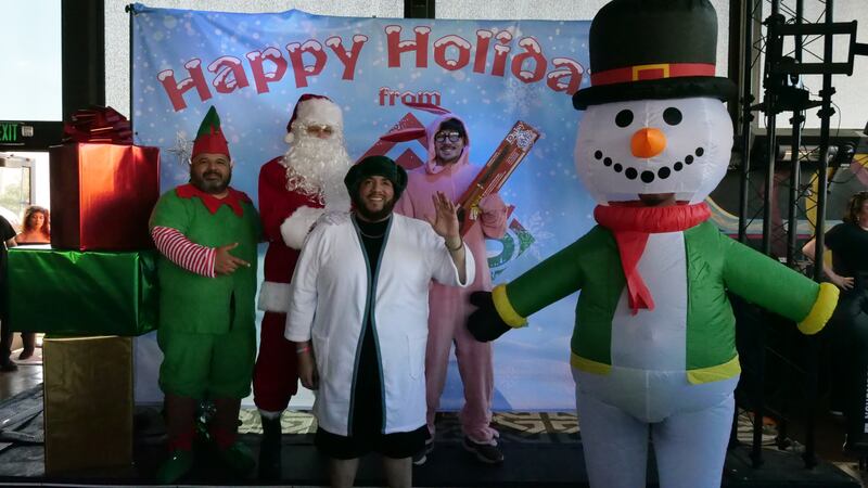 Download your raw, unedited FREE Christmas Photos here!