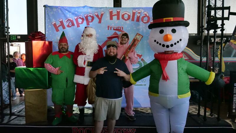 Download your raw, unedited FREE Christmas Photos here!