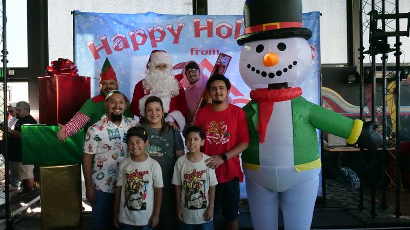 Download your raw, unedited FREE Christmas Photos here!