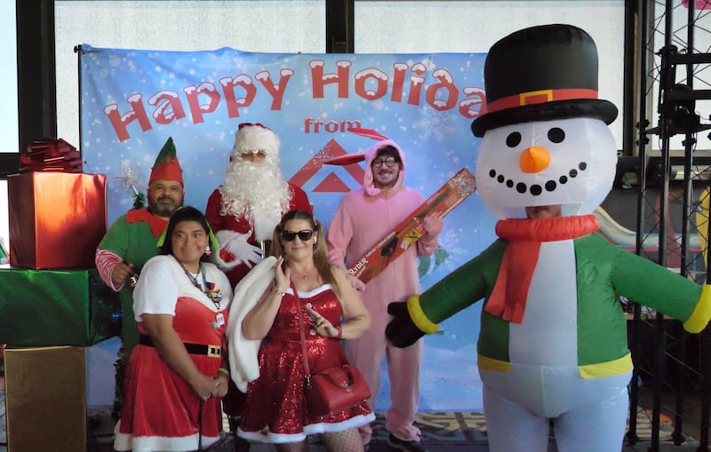 Download your raw, unedited FREE Christmas Photos here!