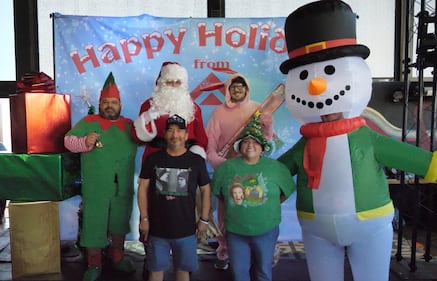 Download your raw, unedited FREE Christmas Photos here!