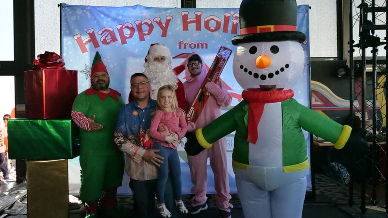 Download your raw, unedited FREE Christmas Photos here!