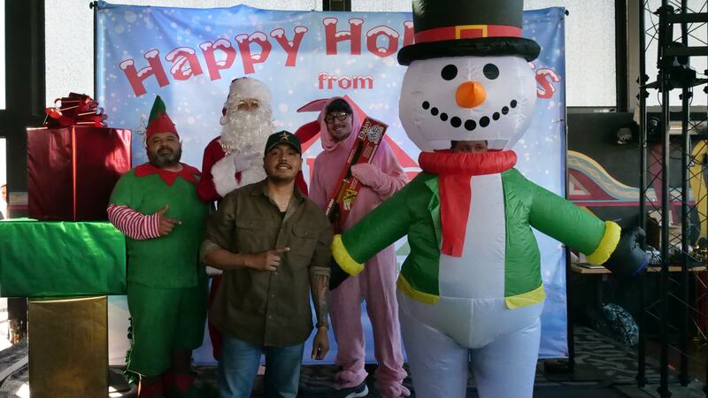 Download your raw, unedited FREE Christmas Photos here!